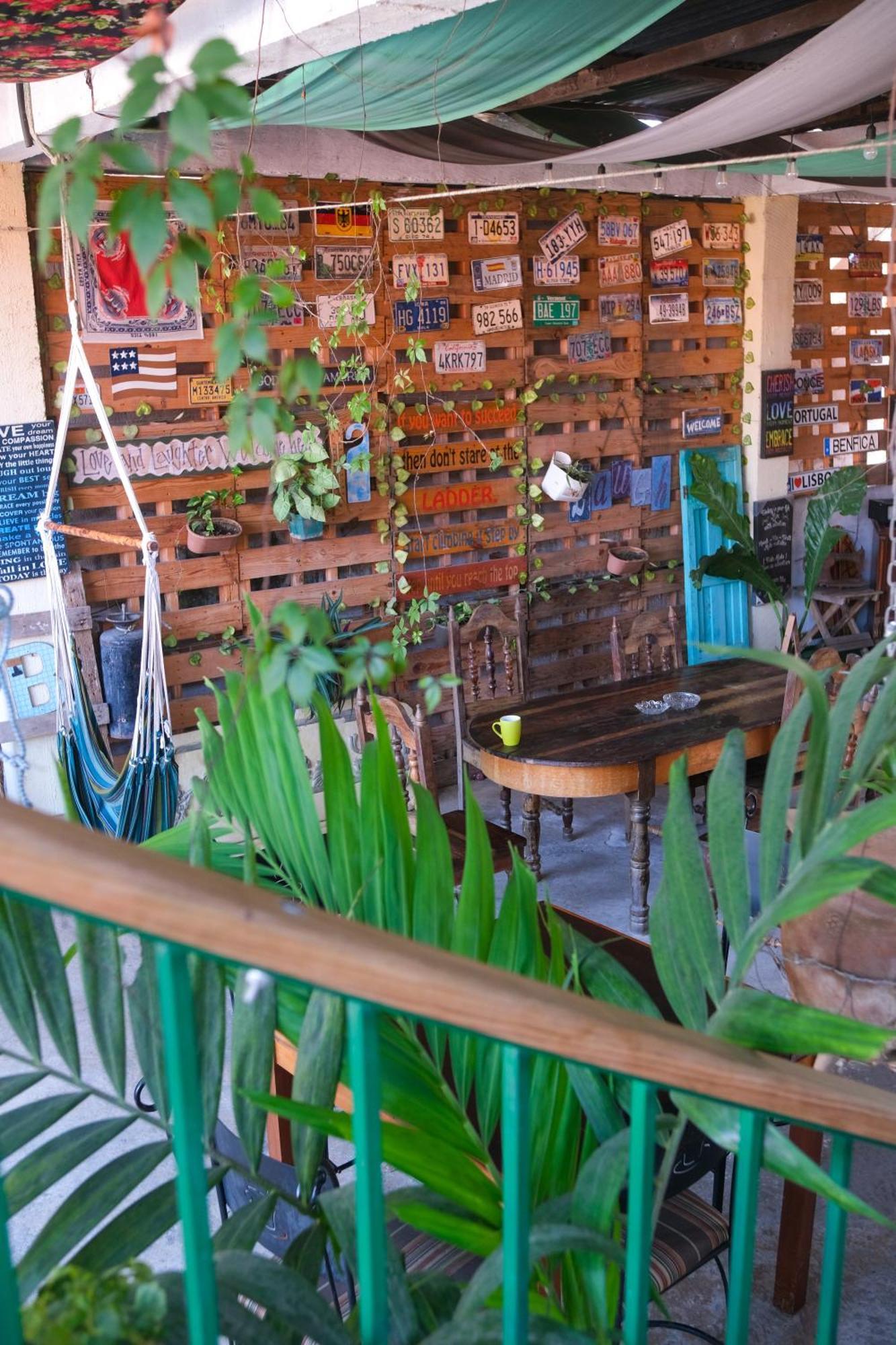 La Terraza Hostel Flores Exterior photo